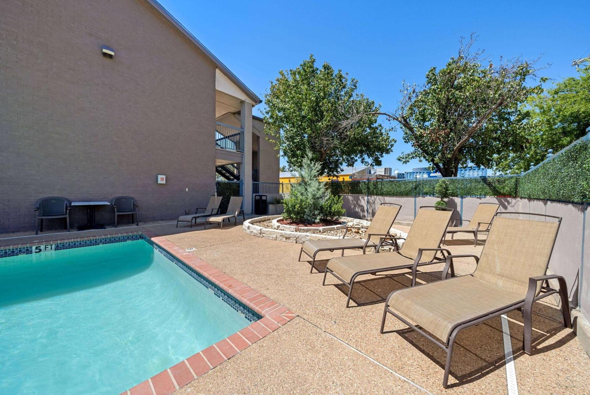 Days Inn By Wyndham Round Rock Exterior foto